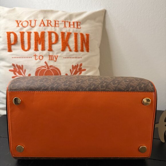 Michale Kors Jet Set Med Duffle- Sample Bag - Picture 4 of 6